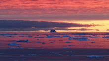 画像をギャラリービューアに読み込む, ENCOUNTERS IIIGreenland グリーンランドの写真集
